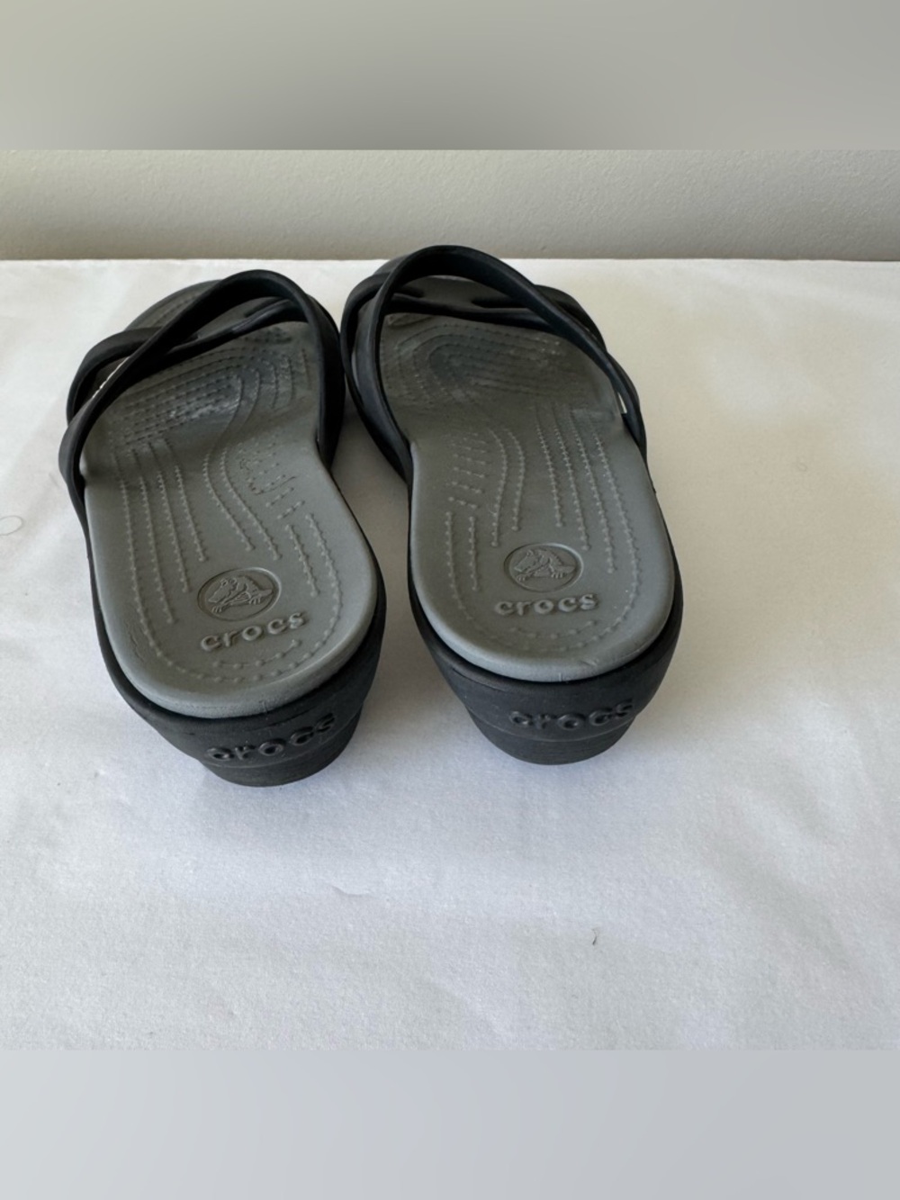 CROCS Size 7 Women’s Black Sandals - Picture 4 of 5
